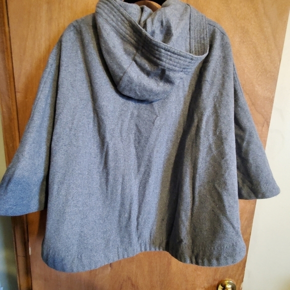 Banana republic.  Women's sz xs poncho wool cape. Detachable hood. Grey. - Picture 6 of 16